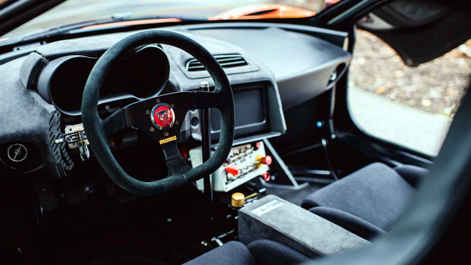 K mání je vzácný speciál padoucha z bondovky, podobných strojů vzniklo jen pět