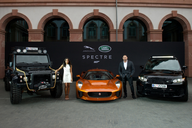 Tohle jsou všechna auta Jaguaru a Land Roveru pro novou bondovku (+ video)