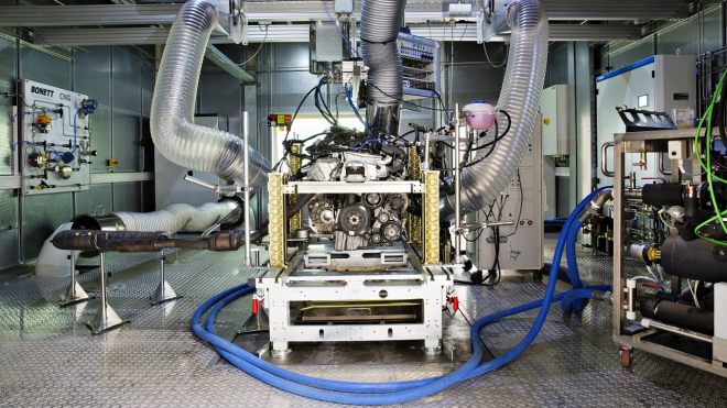 Jak Škoda testuje motory pro svá auta? Její zařízení připomene scény z Golema