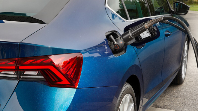 Při tankování lze ušetřit za benzin, naftu či plyn i jinak než volbou čerpací stanice