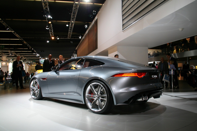 Jaguar C-X16 bude stát 1,5 až 2 miliony Kč (+ živé foto)