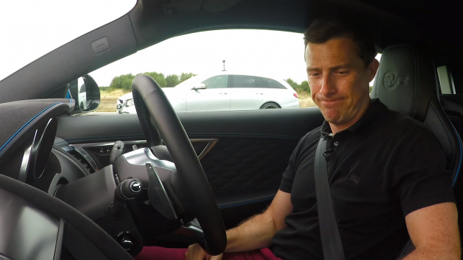 Skoro 600koňový sporťák s 4x4 vyzval na souboj rodinný kombík. A začaly se dít věci