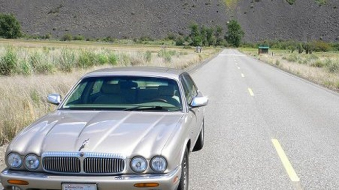 Úřady loni majiteli zabavily a prodaly auto. Dodnes platí pokuty za přestupky s ním