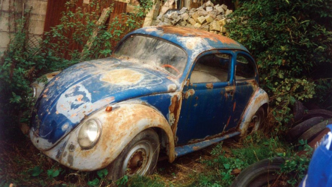 Čech v Praze náhodou objevil nejstarší dochovaný VW Brouk světa, teď je jak nový