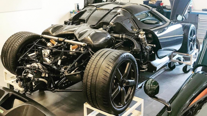 Koenigsegg naboural zákazníkovi auto, prekérní situaci vyřešil na úrovni