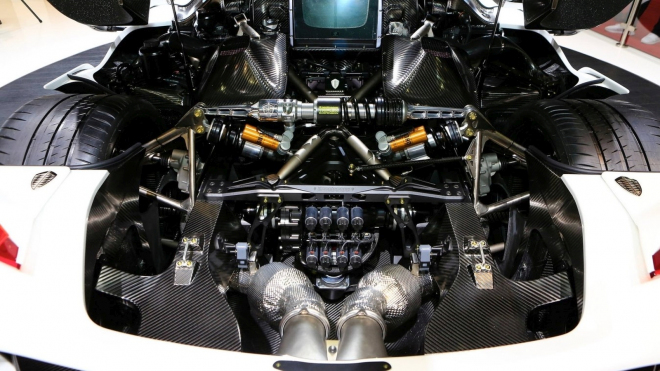 Nový nejsilnější motor silničních aut poprvé nahodili, 1 626 koní ohlušilo dílnu