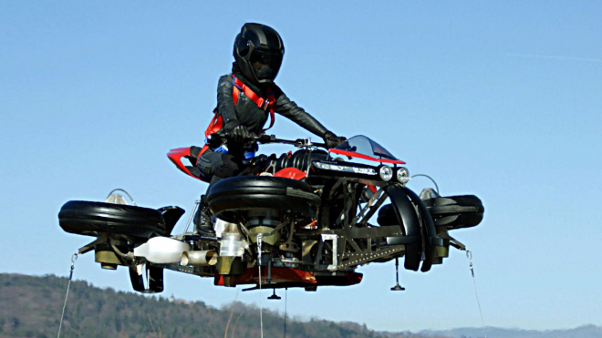 Létající motorka není jen sci-fi, pět funkčních prototypů už létá po Francii
