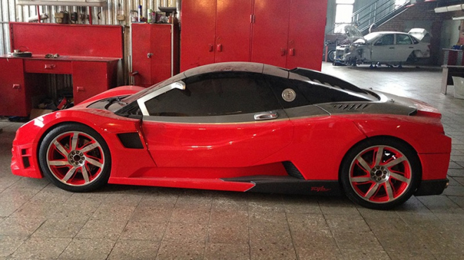 Tohle je dnes z pokusu o sporťák Lady. Byl prý rychlejší než Porsche, měl se vyrábět