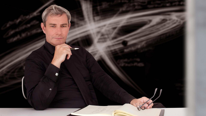 Šéfdesignér Hyundai a Kie zakázal technikům jezdit do práce autobusem