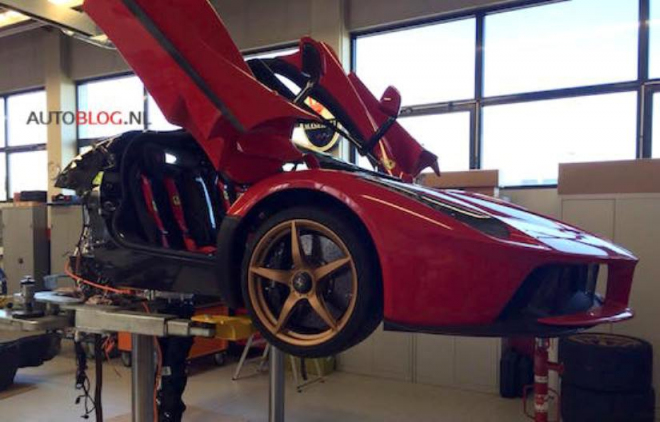 Ferrari svolává LaFerrari kvůli nebezpečí požáru, oficiálně to ale popírá