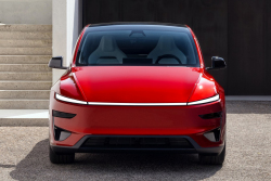 Vrcholná Tesla je po faceliftu citelně horší auto než doteď, ukázal test. Přišla o pneu či funkce, zato dostala launch control, který nic nedělá