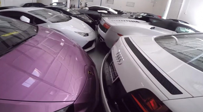 Dealer Lamborghini chránil auta před hurikánem, vecpal jich 49 do jednoho objektu (video)