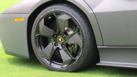 Odřené karbonové kolo Lamborghini bude drahá vzpomínka na Monterey 2016 (video)