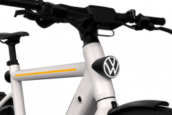 Britové odhodili diplomacii: VW je na pokraji kolapsu a jeho budoucnost &bdquo;visí na vlásku&rdquo;. Naštěstí je tu spása, bicykly s kamerami!