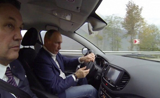 Vladimir Putin otestoval Ladu Vesta, došlo i na stručnou recenzi (videa)
