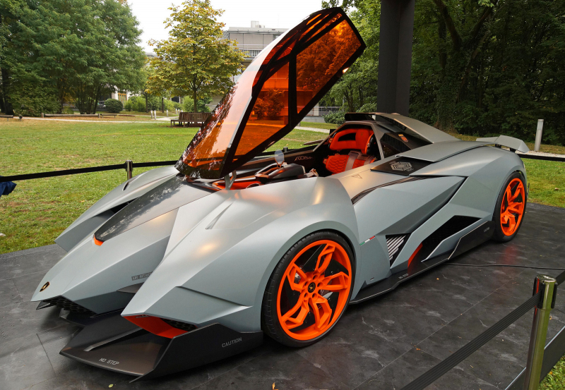 Lamborghini_Egoista_Schloss_Bensberg_Classics_Lamborginih_01_800_600.jpg