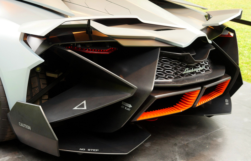 Lamborghini_Egoista_Schloss_Bensberg_Classics_Lamborginih_03_800_600.jpg