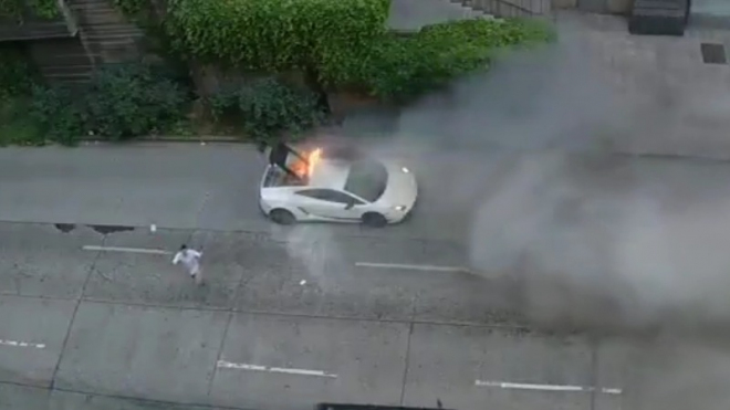Jak to vypadá, když vzplane Lamborghini? Tady je vidět požár od začátku do konce