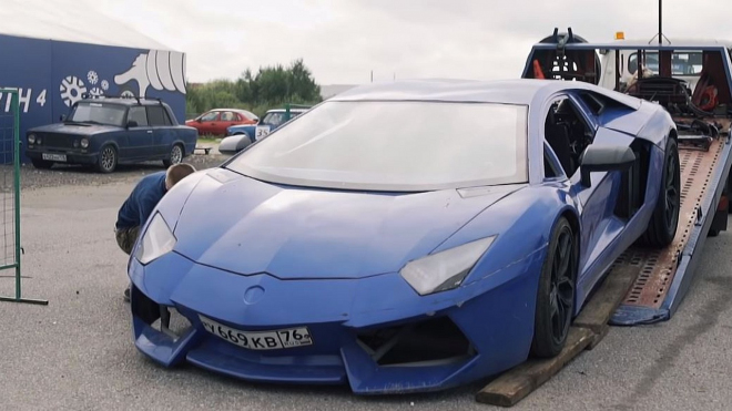 Rusové ukázali Lamborghini domácí výroby, při ostré jízdě se začalo rozpadat