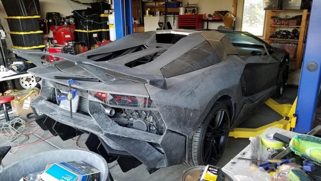 Otec se synem si doma rok a půl stavěli vlastní Lamborghini s pomocí 3D-tiskárny