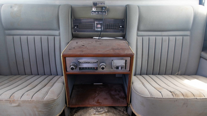 Ztracená limuzína Elvise Presleyho byla nalezena, prodává se i s nánosy prachu