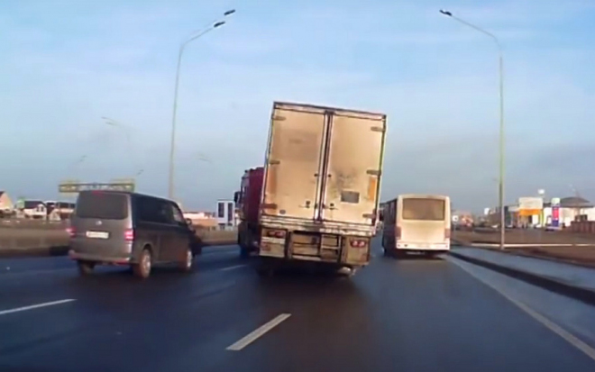 Losí test lze zvládnout i s kamionem, když jde o život (video)