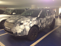 Land Rover Discovery Sport 2015: prototyp se prohání i po Praze, máme fotky