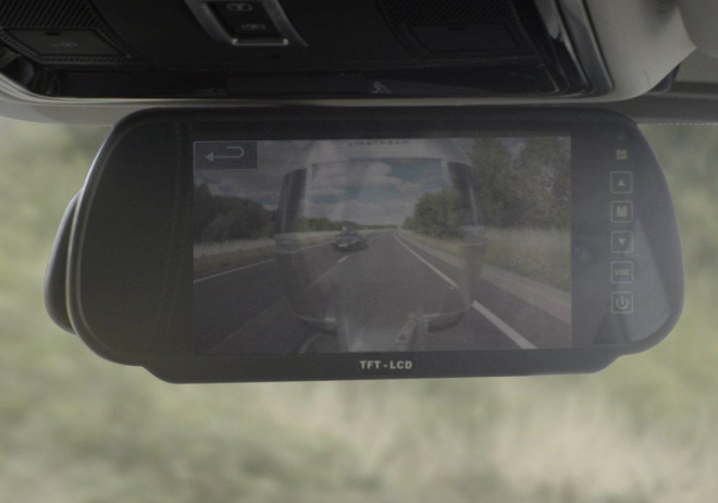 Britové stvořili neviditelný přívěs. Alespoň pro řidiče vozu, který jej táhne