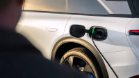 Kolabující firma &bdquo;zrádců Tesly&rdquo; teď vytáhla jako svou spásu auto, které sama Tesla už pro nezájem zařízla