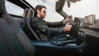&bdquo;Trapič supersportů&rdquo; prohnal po nejnáročnějším okruhu světa 184koňové auto. A náramně se bavil, i když byl vlastně pomalý