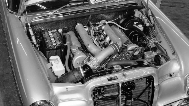 Technik Mercedesu si splnil sen. Do výroby dostal auto, které potají postavil ve volném čase