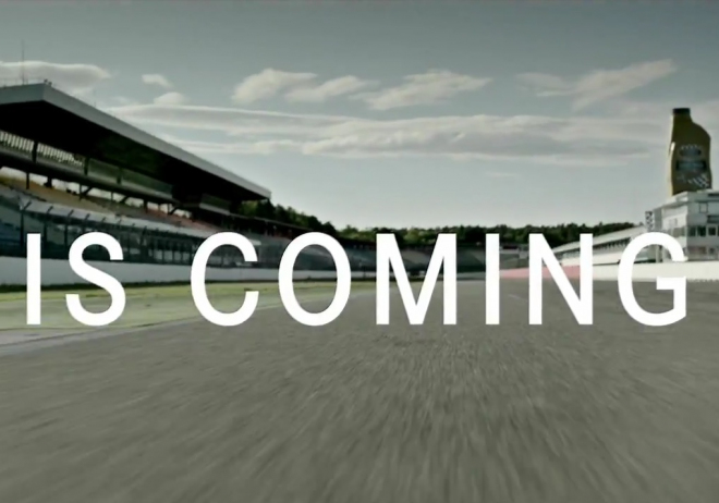 Silniční Mercedes-AMG GT3 už se dere na světlo, bude rychlý (video)