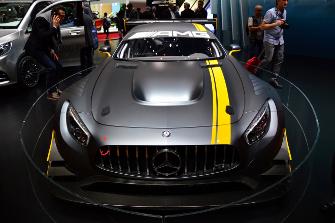 Mercedes-AMG GT3: silniční verze se rýsuje, ponechá si masku té závodní