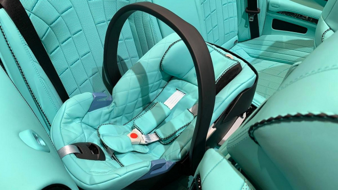 V Ženevě se ukázalo i ideální rodinné auto pro ruské fotbalisty