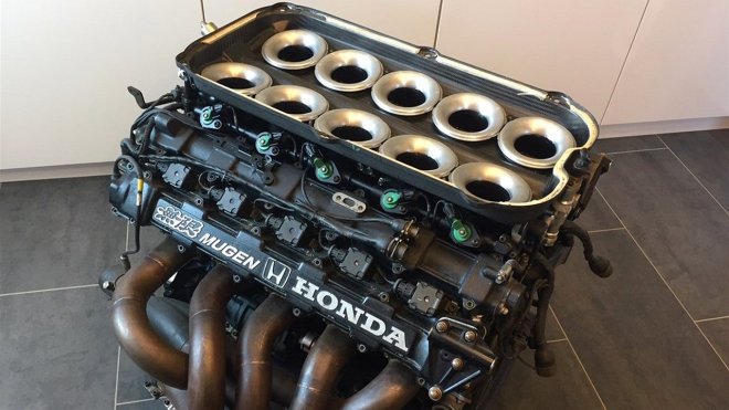 Vzpruha pro vaši Fabii? K mání je motor V10 z Formule 1, se 700 koňmi