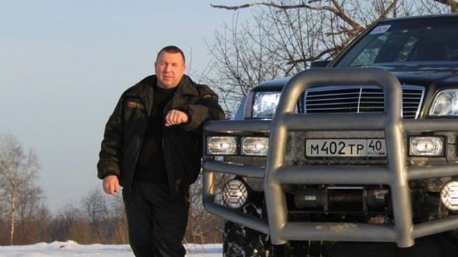 Rus si předělal Mercedes třídy S na obří luxusní off-road, monstrum levně prodává