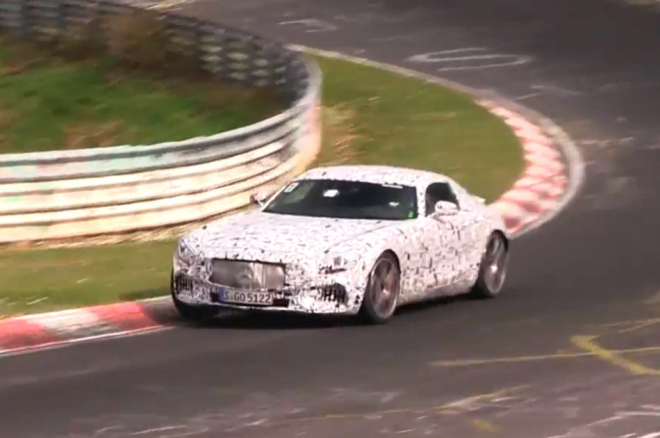 Mercedes-AMG GT si to rozdává s Nordschleife, jako doma tam ale asi nebude (videa)