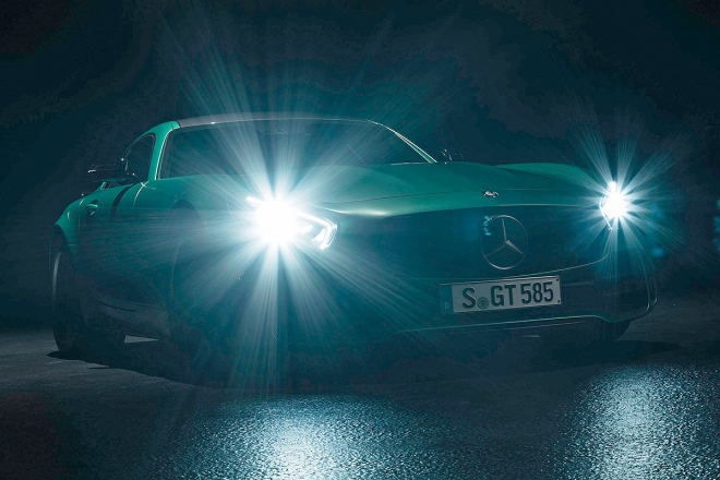 Mercedes-AMG GT R dostane 585 koní, stovku dá za 3,6 sekundy (video)