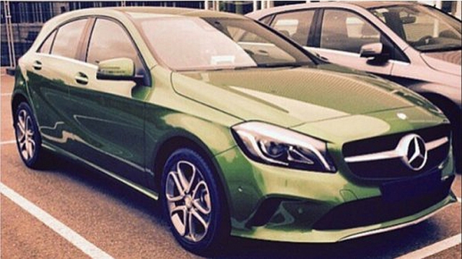 Mercedes A 2016: facelift nafocen bez maskování, i s novou jedovatou barvou