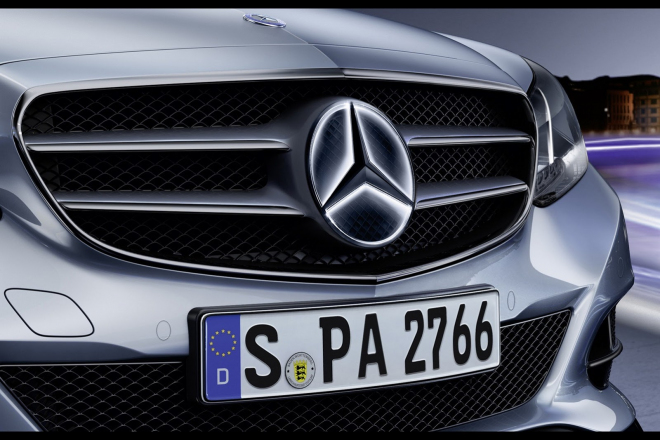 Mercedes-E Selection 2013: faceliftovanou třídu E můžete ozdobit zářící hvězdou