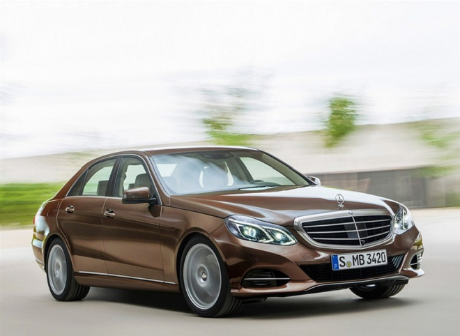 Mercedes E 2013: unikly fotky výrazného faceliftu, dvojitá světla jsou definitivně passé