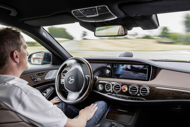 Mercedes S 500 Intelligent Drive: autopilot funguje, ale jen na jedné silnici