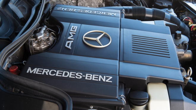 K mání je vzácná přemotorovaná bestie z 90. let, šestilitrových strojů vzniklo jen 12