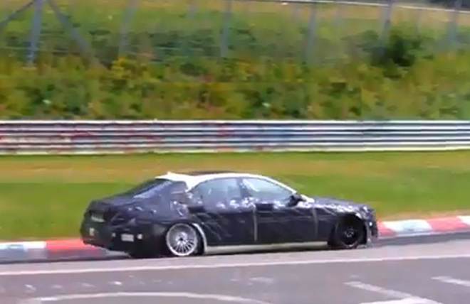 Mercedes S 2013: nová generace W222 brousí asfalt na Nordschleife (video)