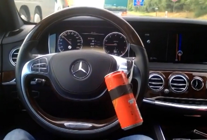 Vůz s autopilotem můžete mít už dnes, stačí plechovka s colou (video)