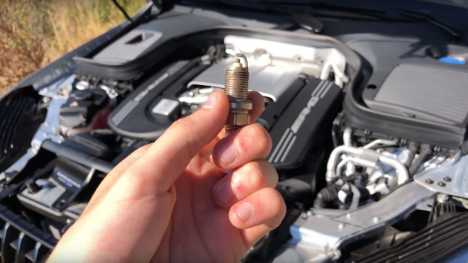 Motory Mercedesu dnes zapalují palivo ve válci hned pětkrát rychle po sobě. Proč?