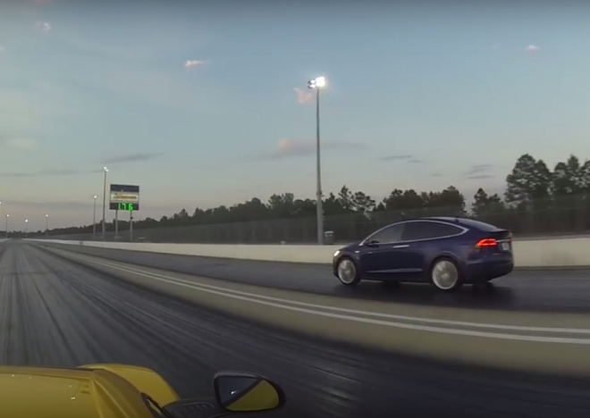 Dokáže Tesla Model X porazit ve sprintu i mocný McLaren 650S? (video)