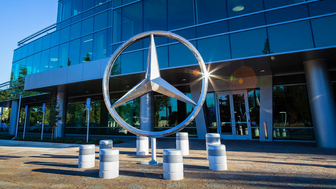 Mercedes zasáhla rozsáhlá razie úřadů. Na 11 místech hledaly důkazy o podvodech