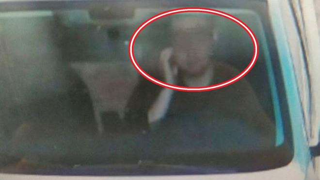 Řidič dostal chybou automatického systému pokutu za držení mobilu, ač žádný neměl