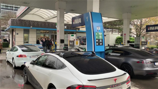 Řidiči Tesel se za blokování Superchargerů začali mstít tím nejhloupějším způsobem